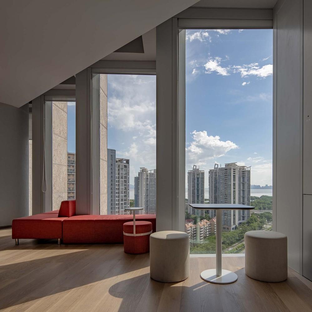 18.完整的幕墻玻璃?張超.jpg 18.完整的幕墻玻璃?張超.jpg