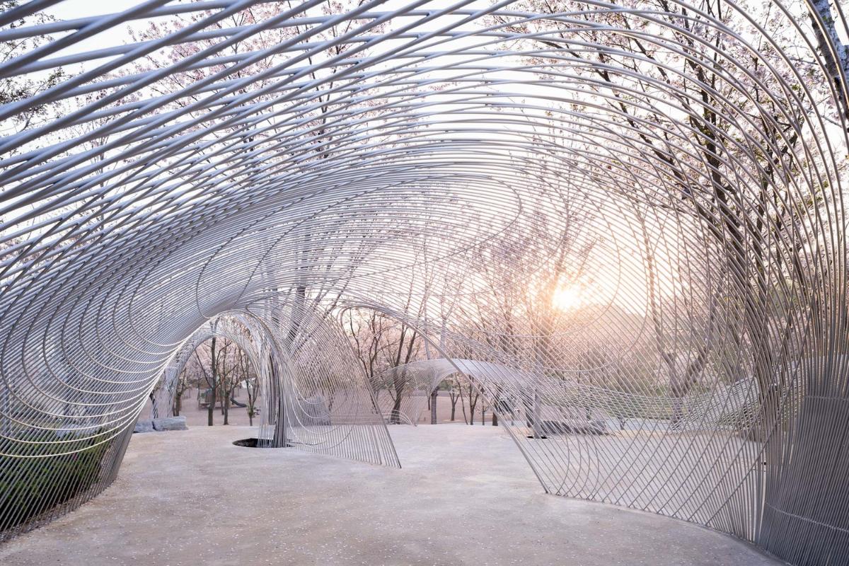 036-連接主舞臺(tái)與扇形舞臺(tái)的曲墻?.jpg 036-連接主舞臺(tái)與扇形舞臺(tái)的曲墻?.jpg