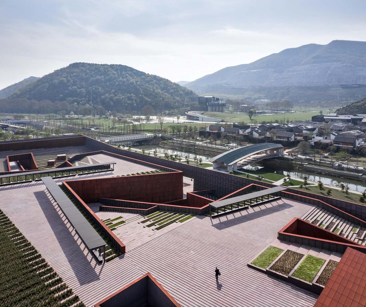 21_折疊的屋面?侯博文.jpg 21_折疊的屋面?侯博文.jpg