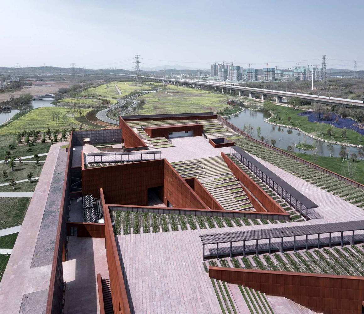 63_屋頂與地下空間的折疊聯系?侯博文.jpg 63_屋頂與地下空間的折疊聯系?侯博文.jpg