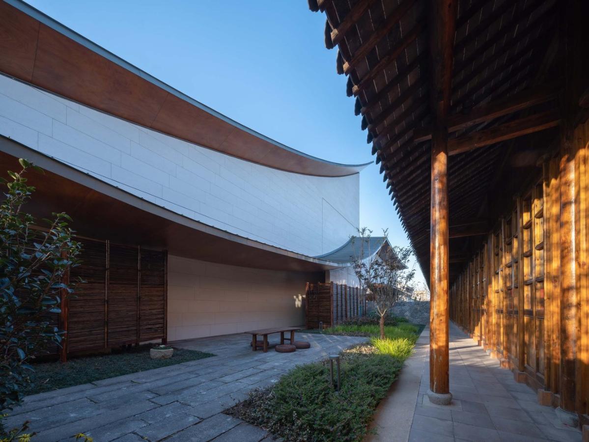 16_謇里小鎮展覽館_北側雙層屋檐,與老建筑的兩層屋檐分別呼應_?此間建筑攝影_(1).jpg 16_謇里小鎮展覽館_北側雙層屋檐,與老建筑的兩層屋檐分別呼應_?此間建筑攝影_(1).jpg